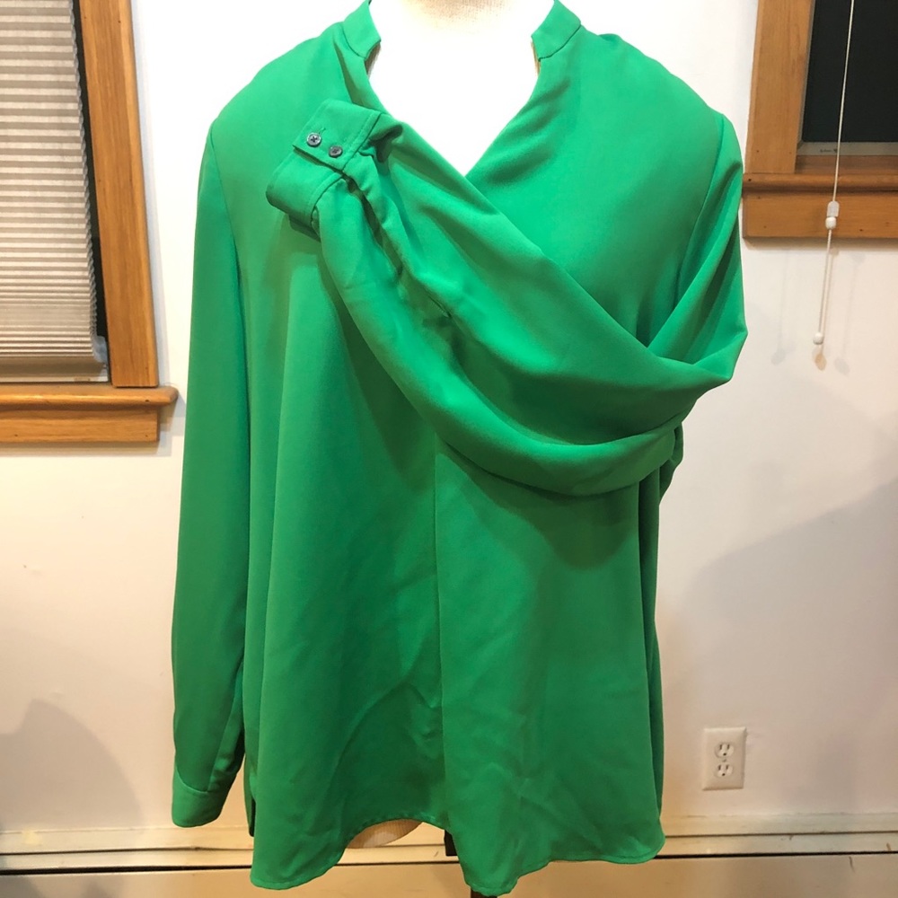 Beautiful green long sleeve top